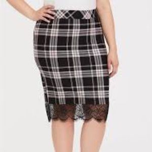 Torrid 1X Black Plaid Lace Trim Pencil Skirt